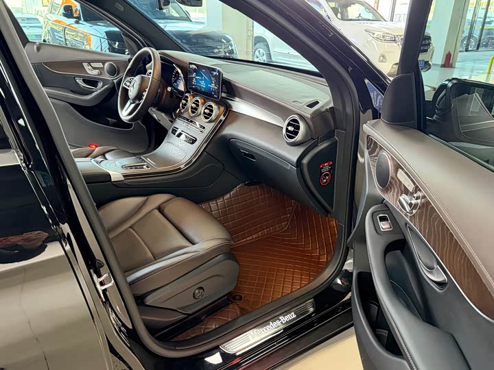 Mercedes-Benz GLC 2021 GLC 260 L 4 MATIC Luxury — фото 7