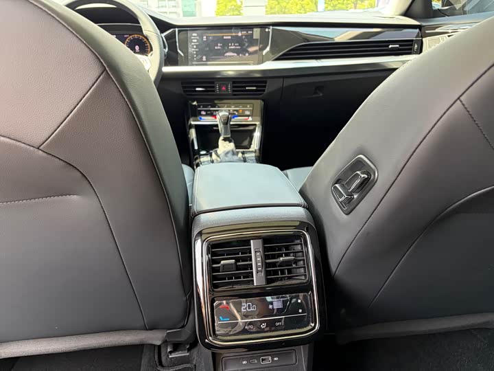 Volkswagen Passat — фото 10