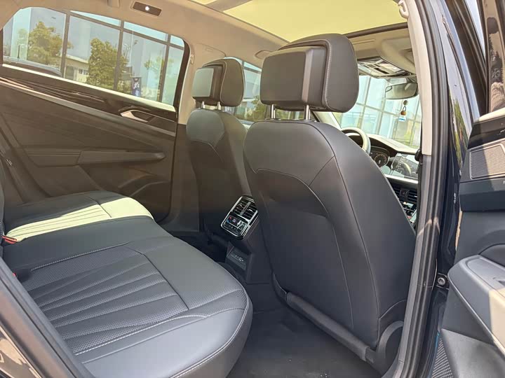 Volkswagen Passat — фото 11