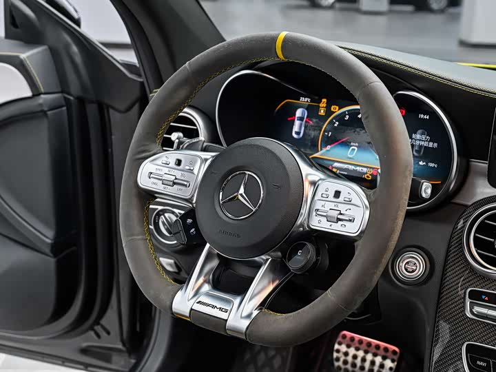 Mercedes-Benz C-Class 2021 AMG C 63 — фото 11