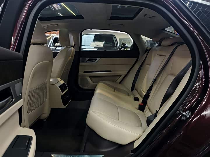 Jaguar XFL 2018 XFL 2.0 T 250 PS — фото 19