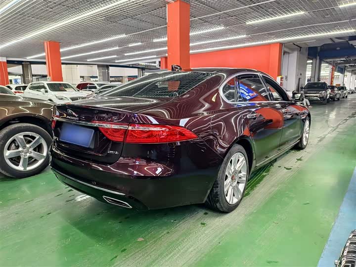 Jaguar XFL 2018 XFL 2.0 T 250 PS — фото 11