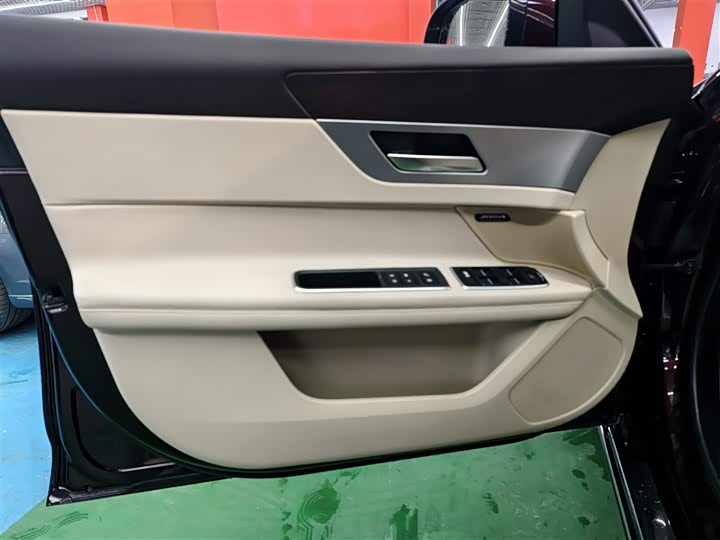 Jaguar XFL 2018 XFL 2.0 T 250 PS — фото 16