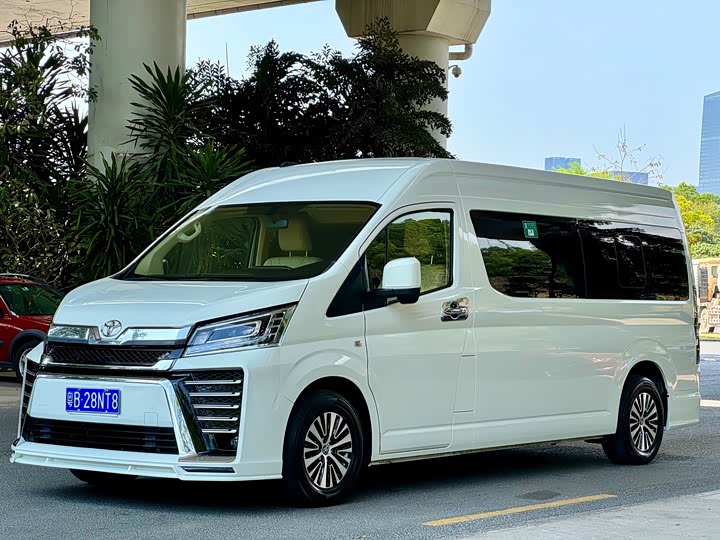 Toyota HIACE 2022 3.5 L AT — фото 1