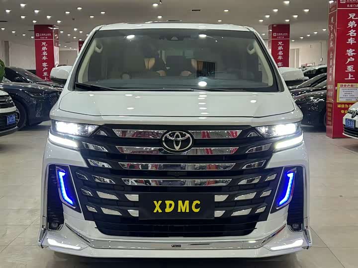 Toyota Vellfire — фото 2