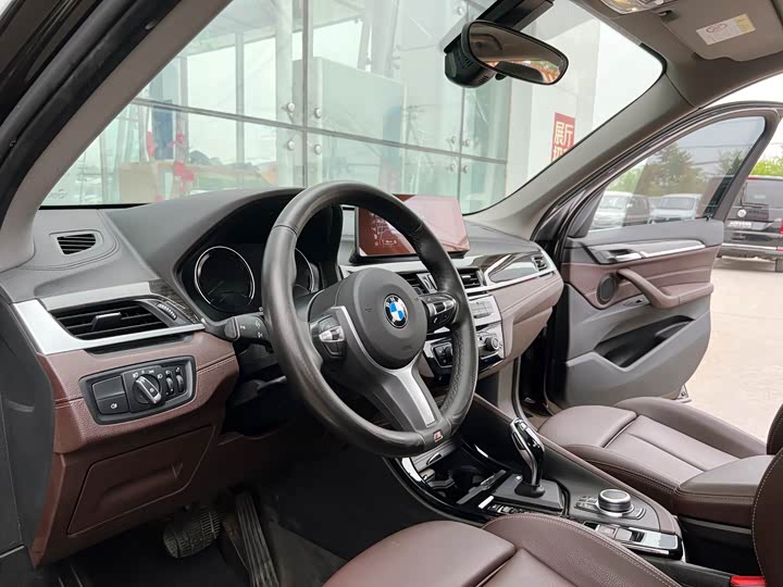 BMW X1 2020 x Drive 25 Li — фото 10