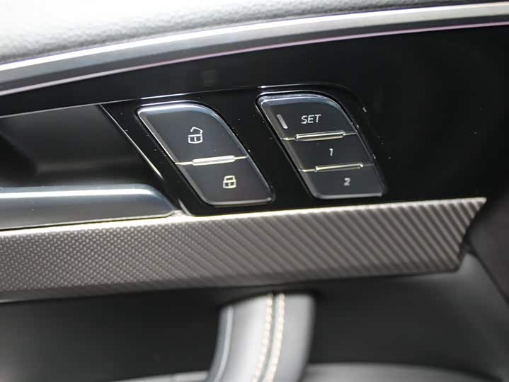 Audi A4L 2024 40 TFSI quattro RS — фото 9