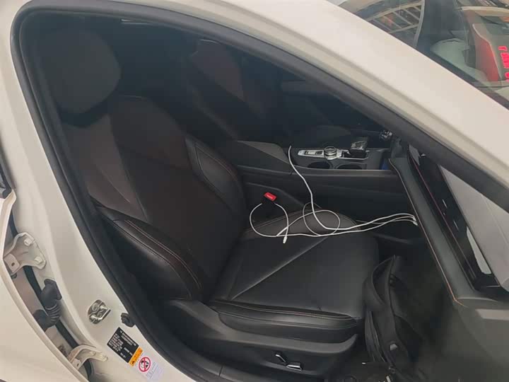 Changan UNI-V 2022 1.5 T Premium — фото 25