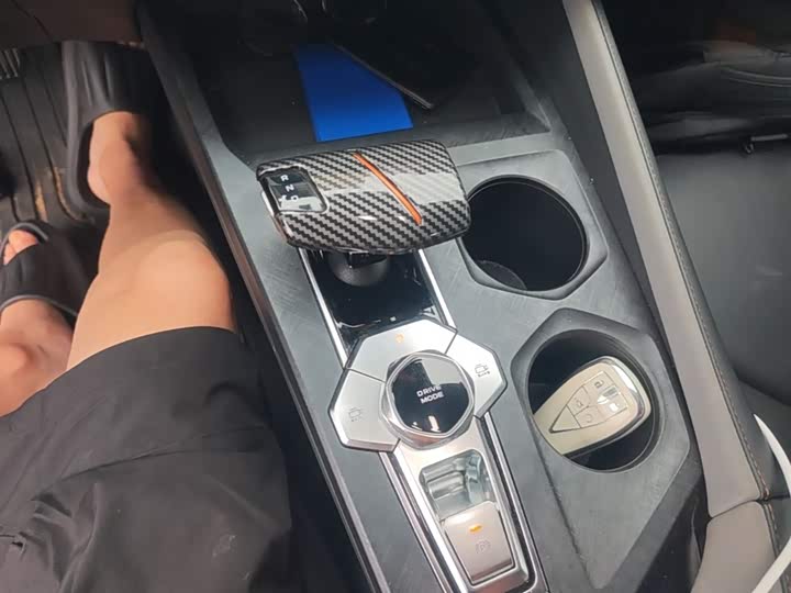 Changan UNI-V 2022 1.5 T Premium — фото 14