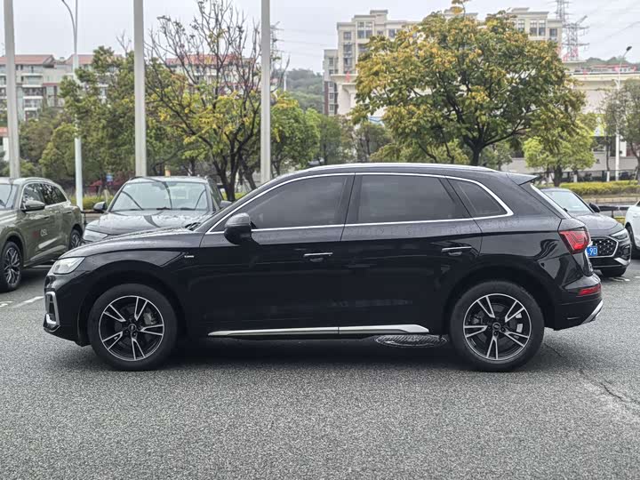 Audi Q5L 2023 40 T — фото 5