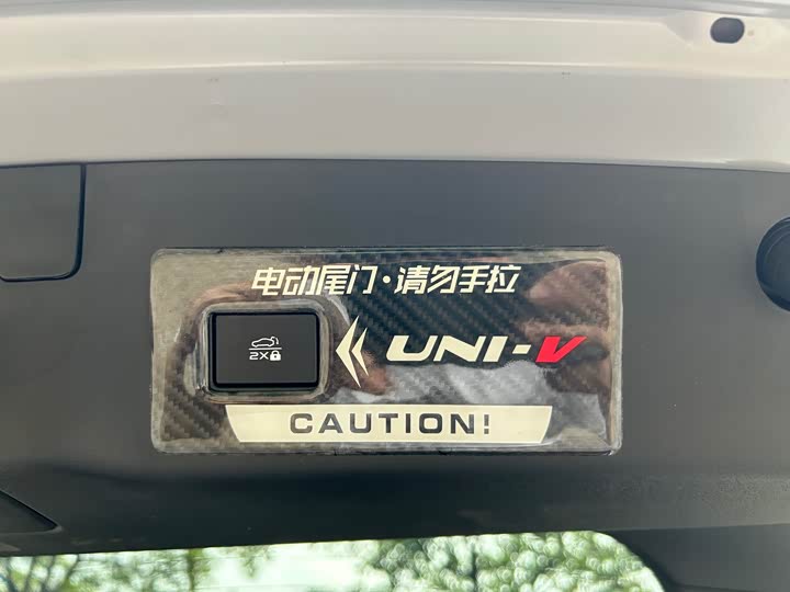 Changan UNI-V 2024 1.5 T Sport — фото 32