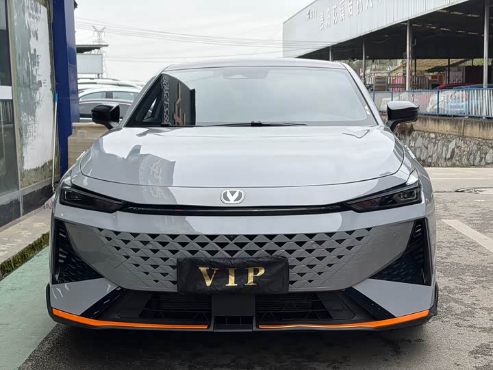 Changan UNI-V 2024 1.5 T Sport — фото 2