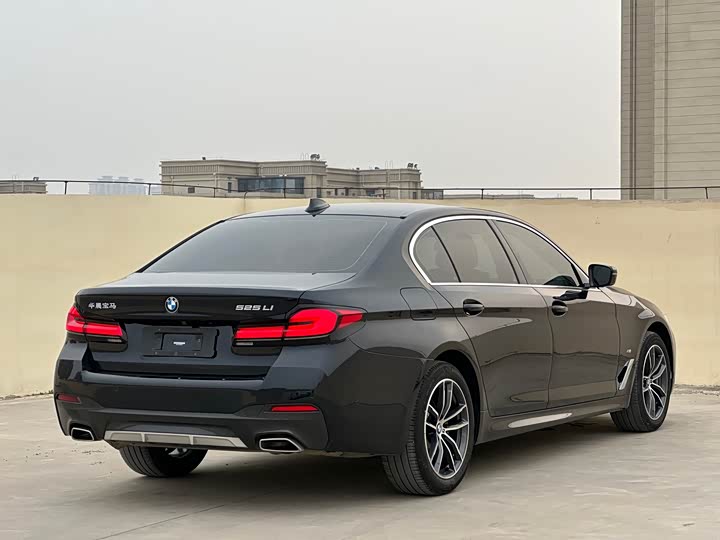BMW 5-Series 2022 525 Li M — фото 12