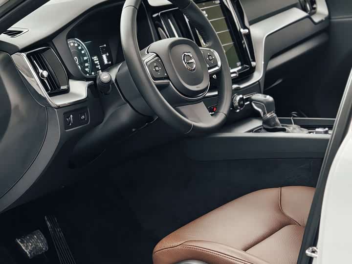 Volvo XC60 2021 T 5 4 WD — фото 5