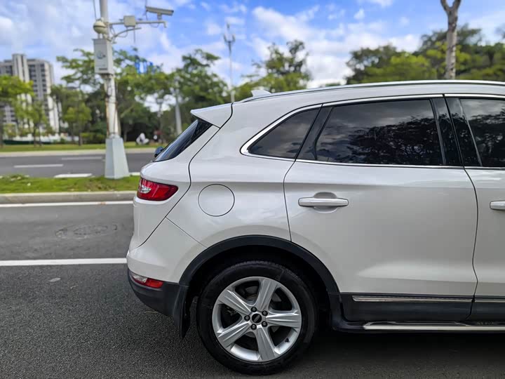 Lincoln MKC 2017 2.0 T 2 WD — фото 18