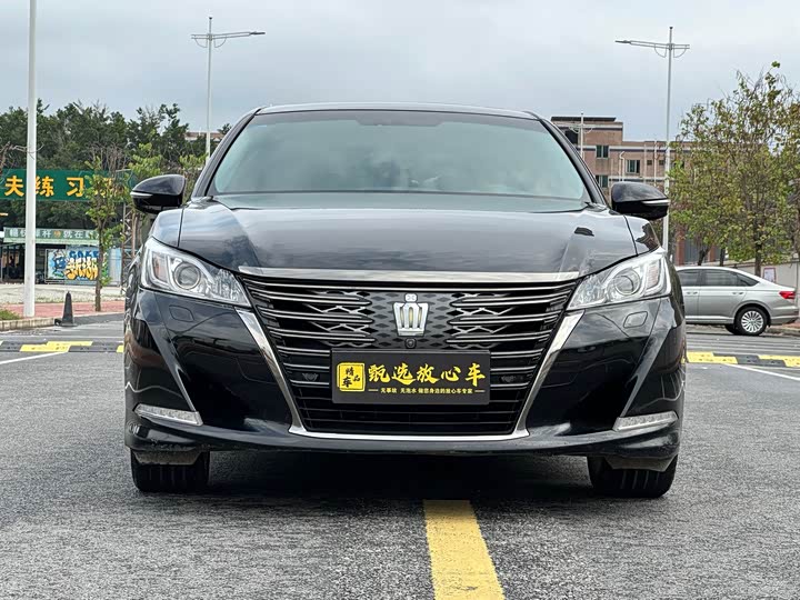 Toyota Crown — фото 2