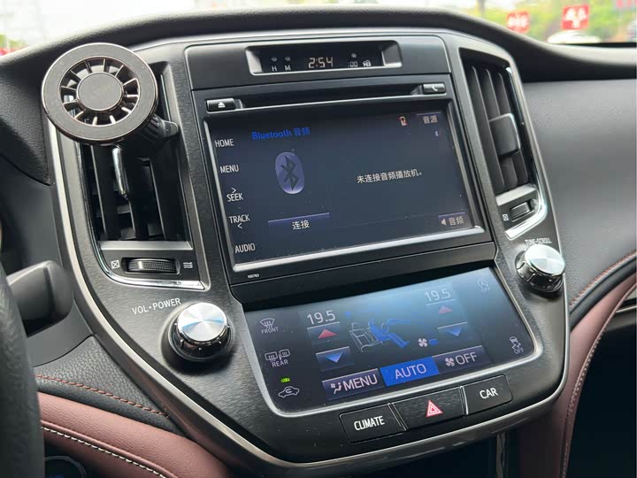Toyota Crown — фото 16