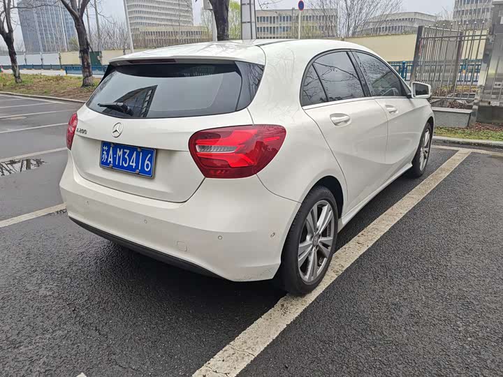 Mercedes-Benz A-Class 2016 A 200 — фото 2