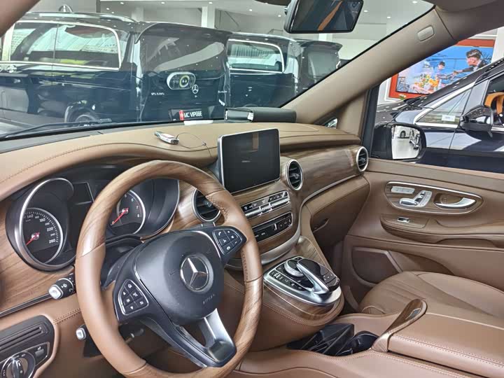 Mercedes-Benz V-Class 2018 V 260 VI — фото 5