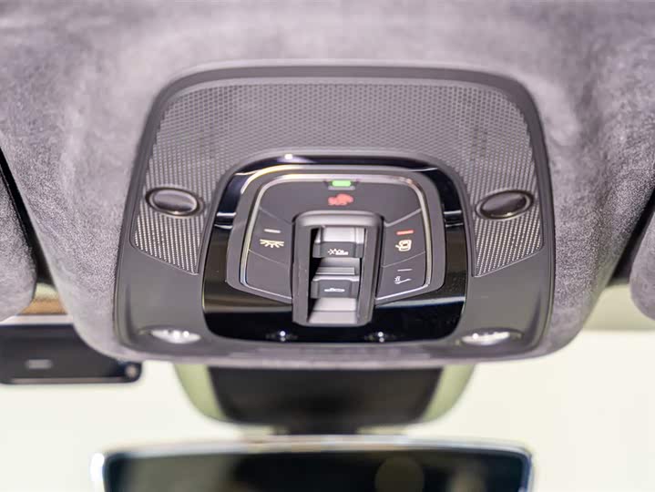 Audi SQ7 2024 4.0 TFSI — фото 15