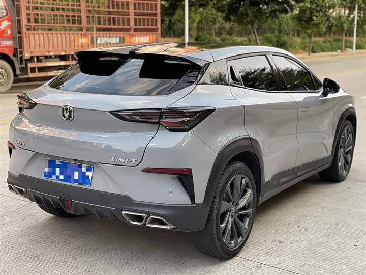Changan UNI-T 2022 1.5 T Premium — фото 3