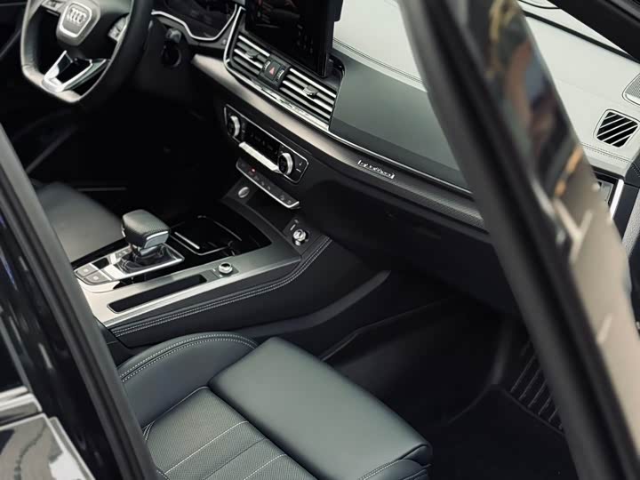 Audi Q5L 2024 45 TFSI — фото 9
