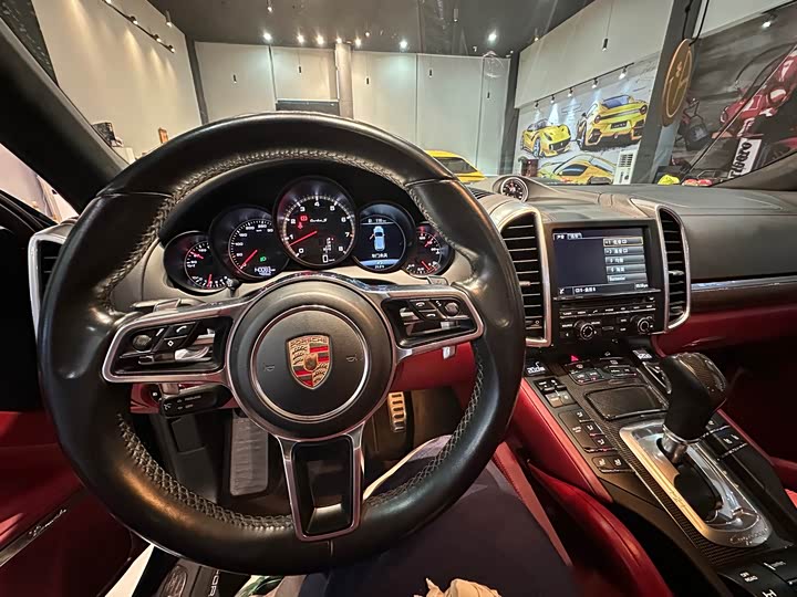 Porsche Cayenne 2016 Cayenne Turbo S 4.8 T — фото 14