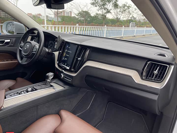 Volvo XC60 2020 T 5 4 WD — фото 7