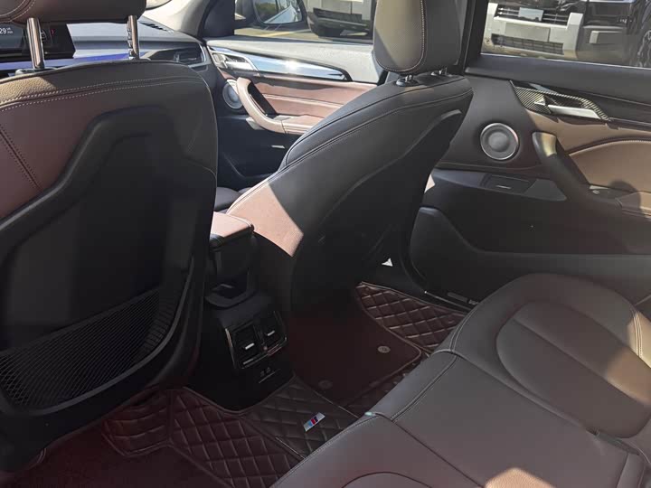 BMW X1 2021 s Drive 25 Li Leading — фото 7