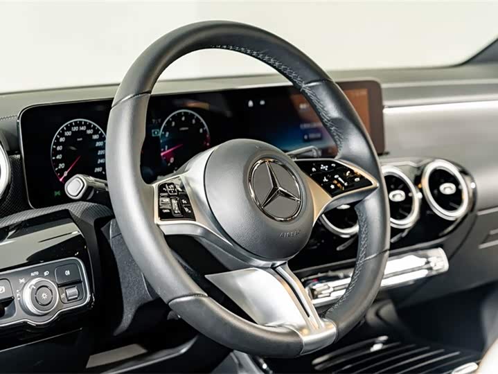Mercedes-Benz A-Class 2024 A 180 L — фото 11