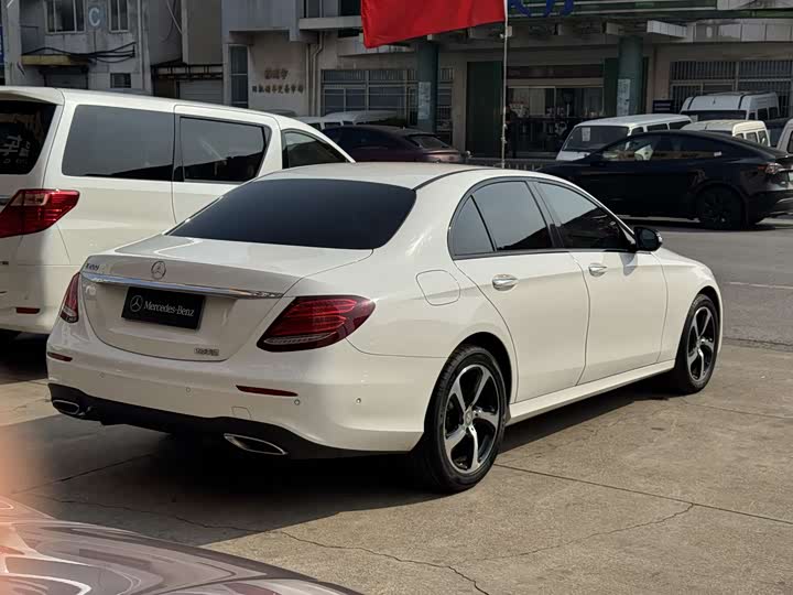 Mercedes-Benz E-Class E 200 спорт — фото 6