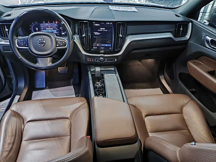 Volvo XC60 2023 B 5 4 WD — фото 8