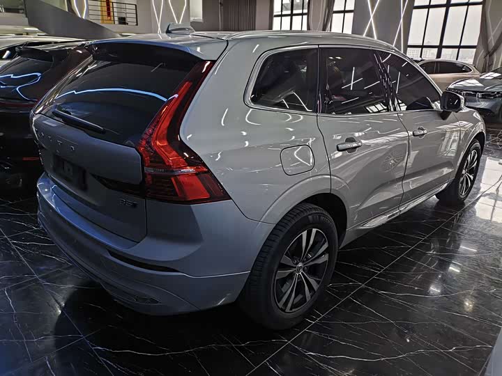 Volvo XC60 2023 B 5 4 WD — фото 4