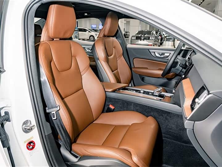 Volvo S60 2024 B 4 — фото 19