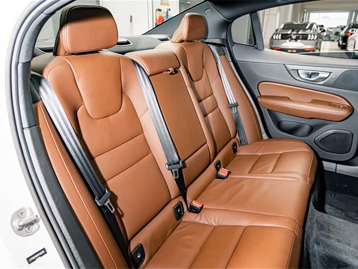 Volvo S60 2024 B 4 — фото 22