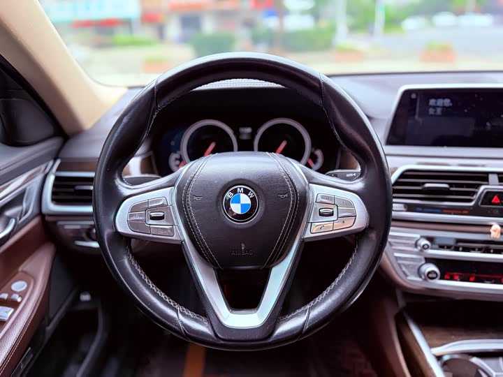 BMW 7 Series 730Li продвинутая — фото 14