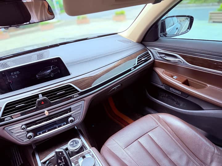 BMW 7 Series 730Li продвинутая — фото 15