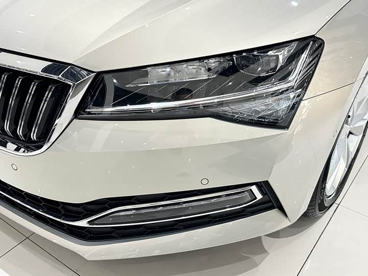 Skoda Superb — фото 3