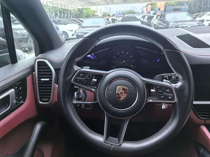 Porsche Cayenne 2018 Cayenne 3.0 T — фото 15
