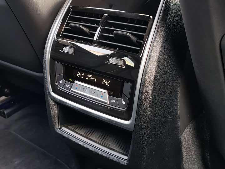 BMW XM 2023 Base — фото 6