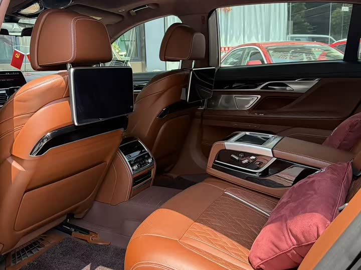 BMW 7-Series 2019 740 Li x Drive — фото 7