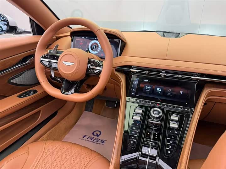 Aston Martin DB12 2023 4.0 T V 8 Volante — фото 6