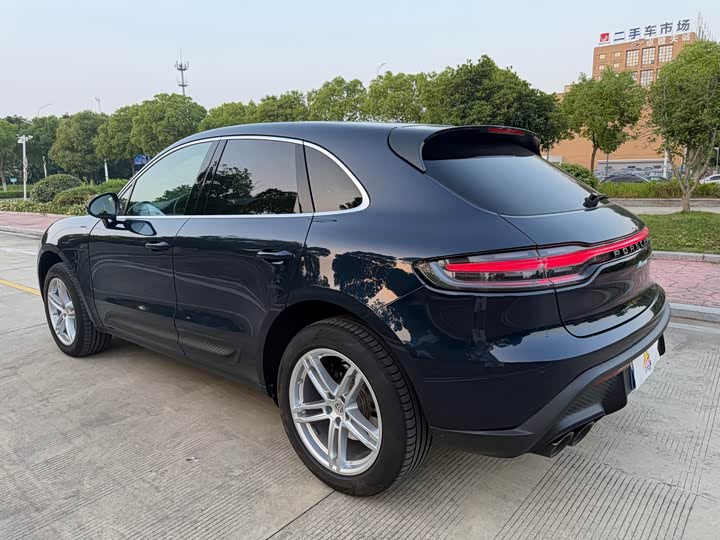 Porsche Macan 2023 Macan 2.0 T — фото 16