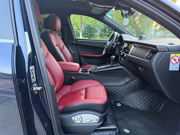 Porsche Macan 2023 Macan 2.0 T — фото 11