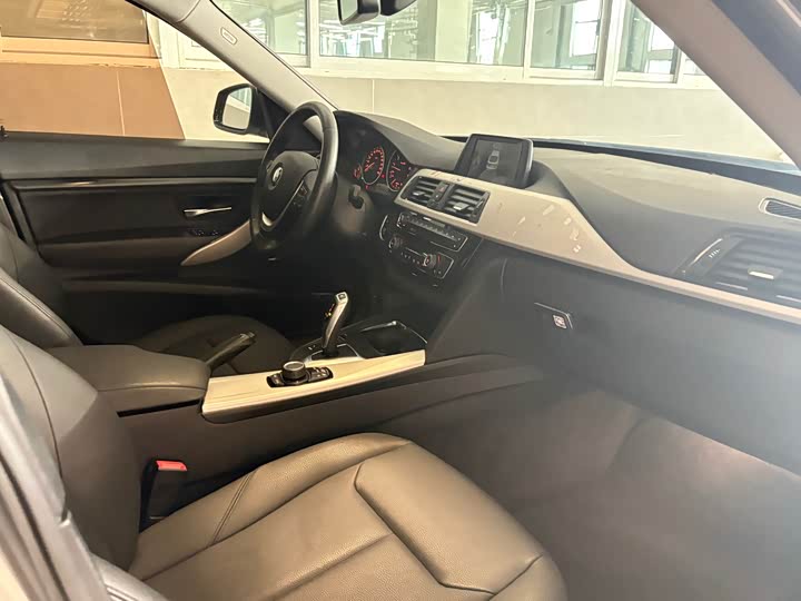 BMW 3-Series 2016 320i — фото 10
