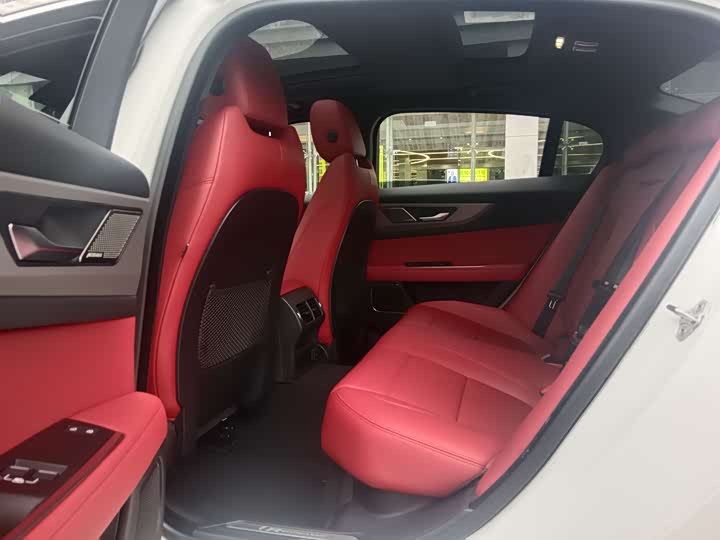 Jaguar XEL 2024 2.0 T 250 PS R-DYNAMIC S — фото 10