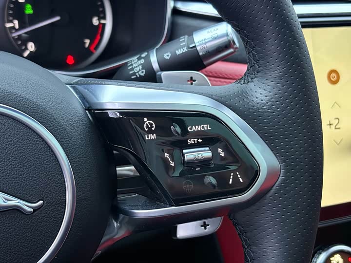 Jaguar F-PACE 2023 P 250 R-Dynamic BLACK — фото 17