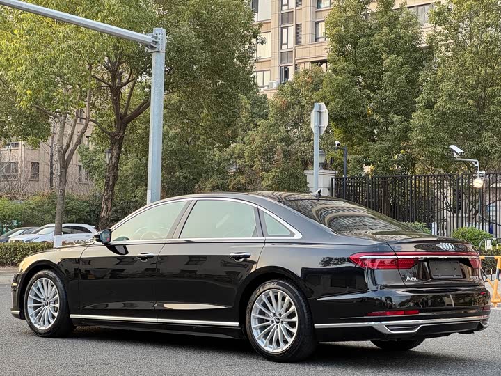 Audi A8 2022 A 8 L 50 TFSI quattro Comfort — фото 6