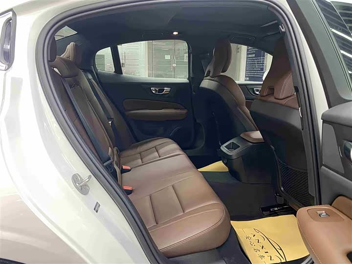 Volvo S60 2025 B 4 — фото 11