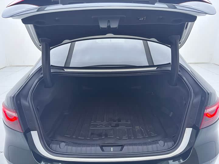 Jaguar XFL 2023 XFL 2.0 T P 250 2 WD — фото 17